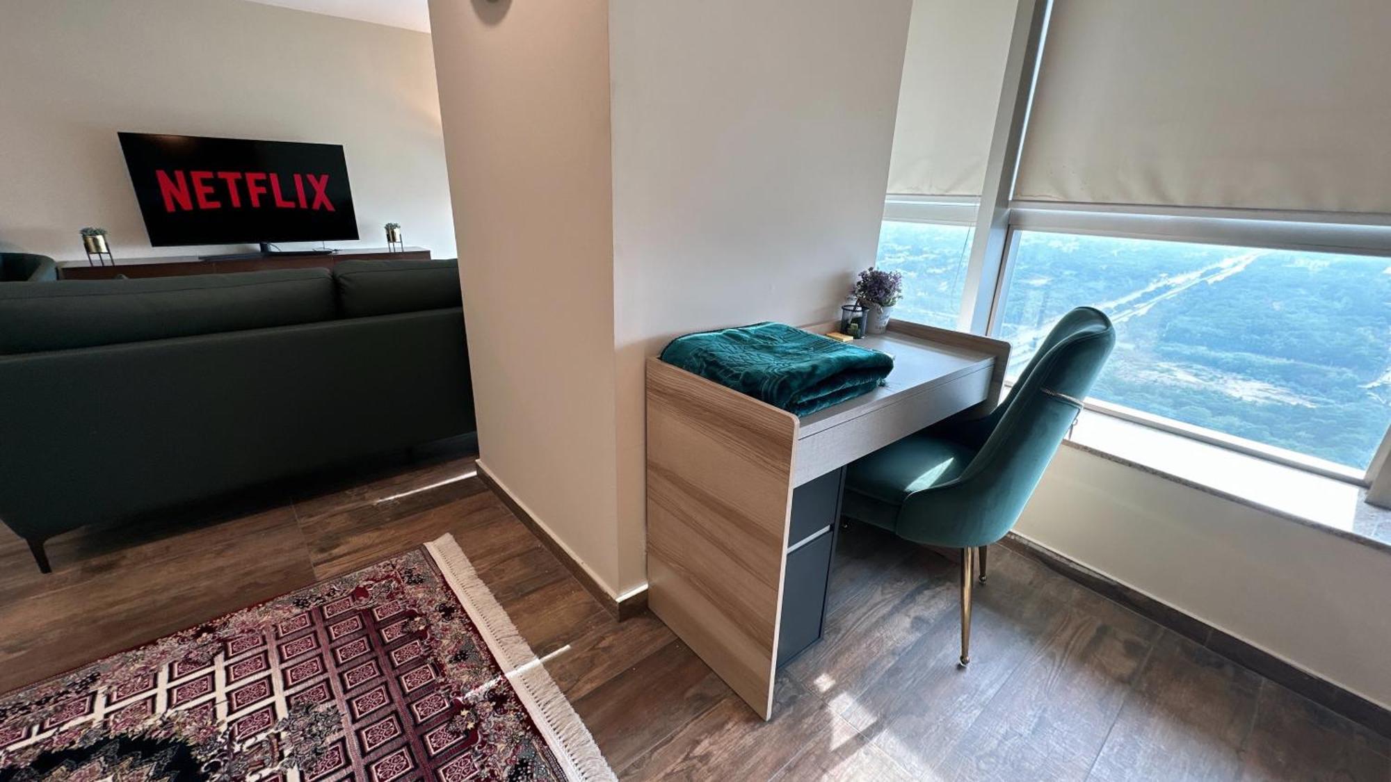 Centaurus Apartment City View Three Beds 伊斯兰堡 外观 照片